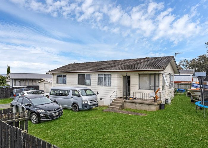  at 1 Becker Drive, Weymouth, Manukau City, Auckland