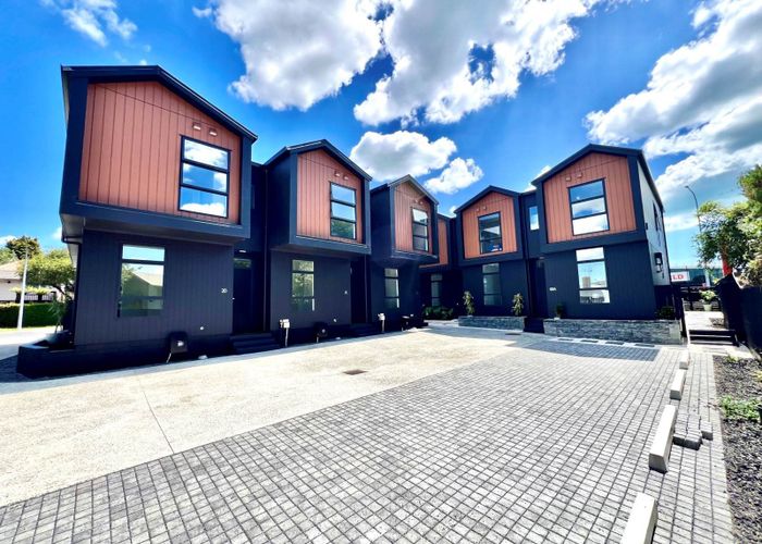  at 2D Wood Avenue, Howick, Manukau City, Auckland