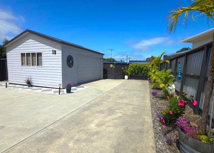  at 19 West Crescent, Te Puru, Thames