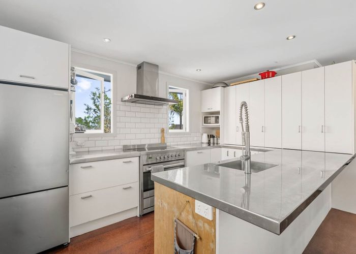  at 4 Kennedy Avenue, Forrest Hill, North Shore City, Auckland