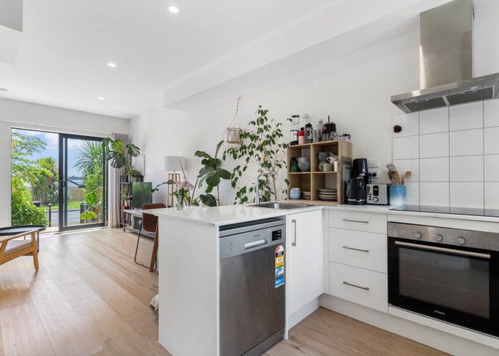  at 9/122 Pooks Road, Ranui, Auckland