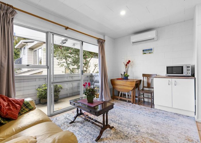  at 8/6 Opoia Road, Hamilton East, Hamilton, Waikato