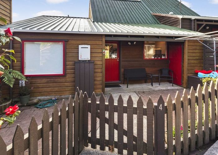  at 4/33 Halswater Drive, Churton Park, Wellington