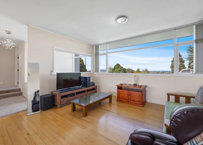  at 118 Sunset Road, Unsworth Heights, North Shore City, Auckland