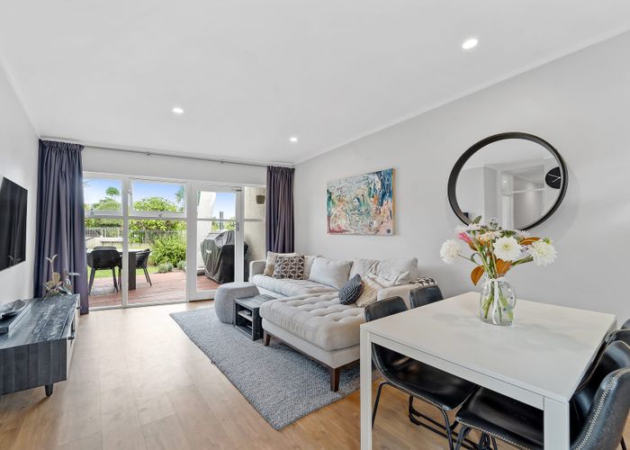  at 2/18 Parr Terrace, Castor Bay, Auckland
