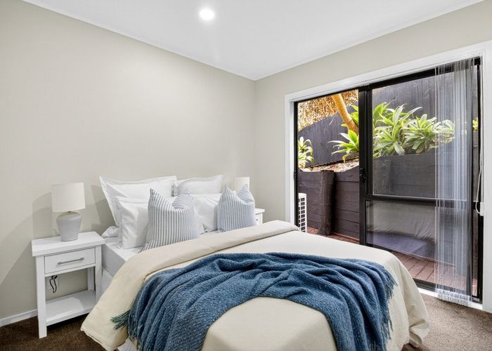  at 11 Longview Rise, Massey, Waitakere City, Auckland