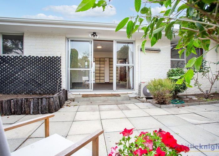  at 2/30 Garvins Road, Hornby, Christchurch City, Canterbury