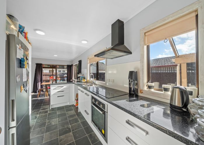  at 2/52 Athlone Crescent, Avalon, Lower Hutt, Wellington