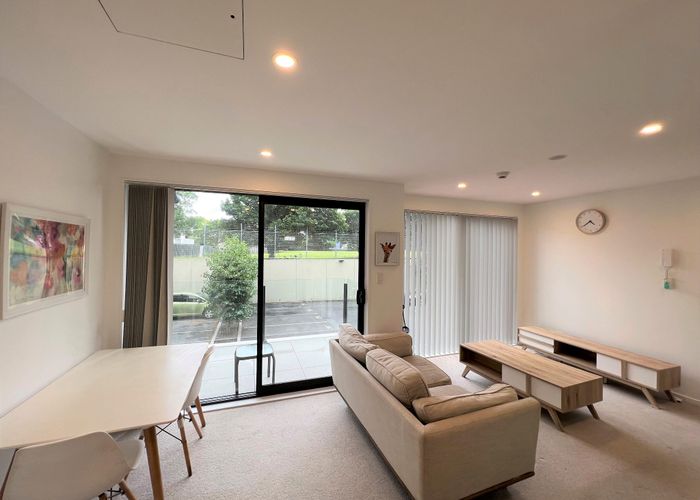  at 17/8 Thompson Park Road, Mount Wellington, Auckland