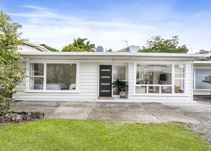 at 2/17 Seacliffe Avenue, Belmont, Auckland