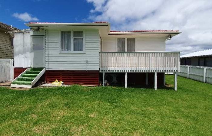  at 2/8 Valdale Road, Henderson, Waitakere City, Auckland