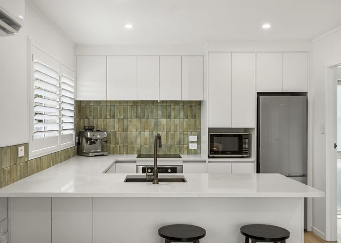  at 1/24 Bayview Road, Bayview, Auckland