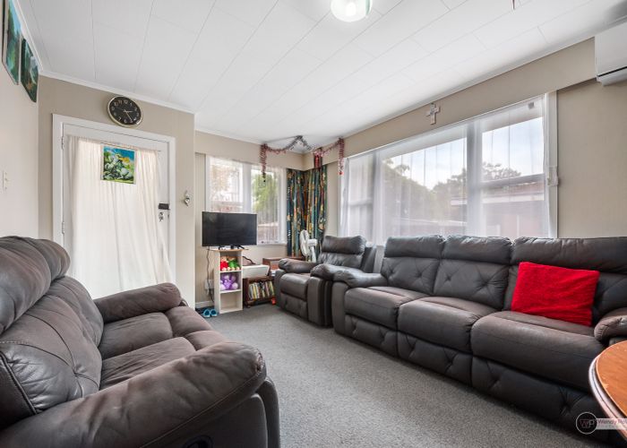  at 2/11 Sutherland Avenue, Silverstream, Upper Hutt