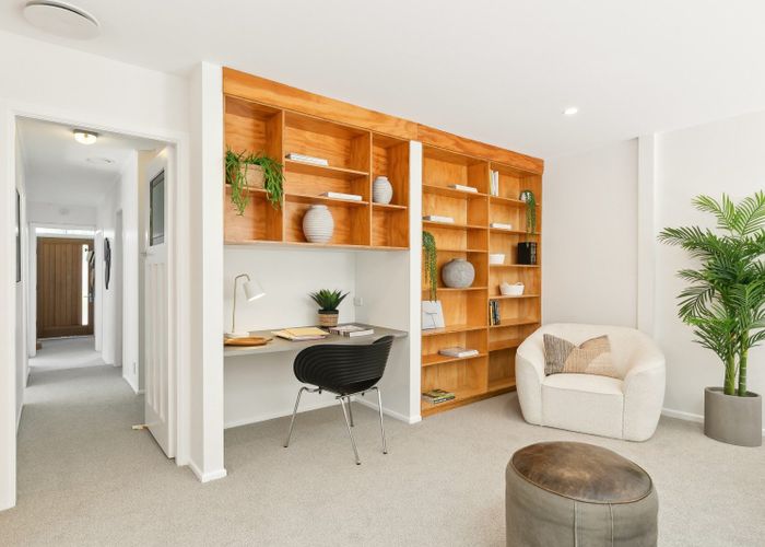  at 174 Queens Drive, Lyall Bay, Wellington