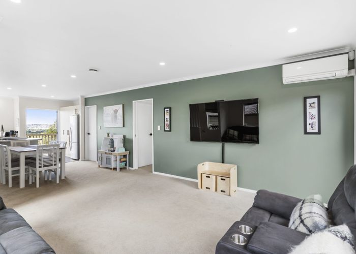  at 4/61 The Avenue, Albany, Auckland
