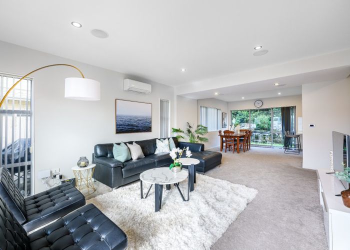  at 12 Midhurst Avenue, Henderson, Waitakere City, Auckland
