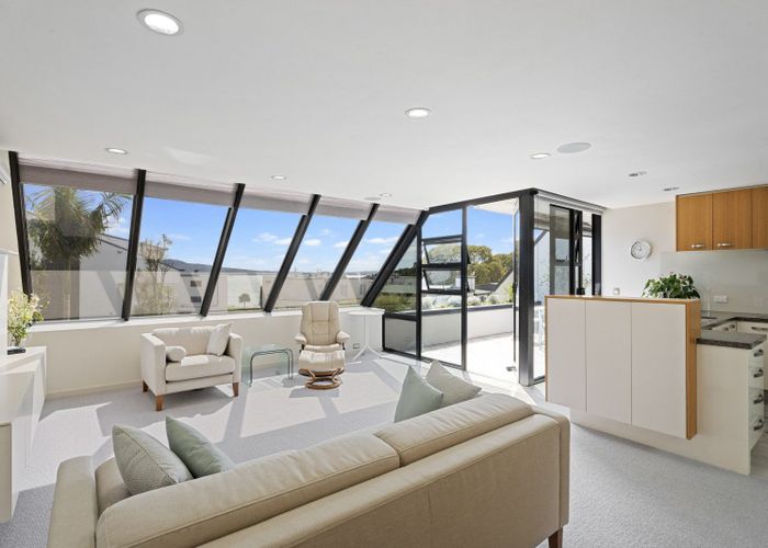  at 2/10 Auckland Road, Saint Heliers, Auckland City, Auckland