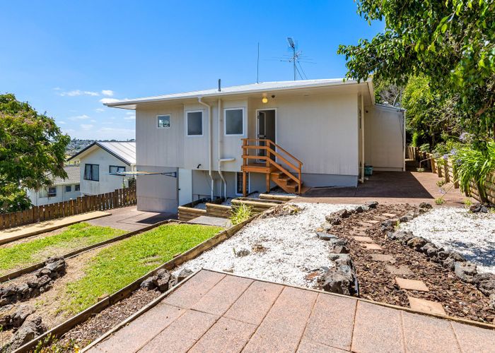  at 2/16 Lilburn Crescent, Massey, Auckland