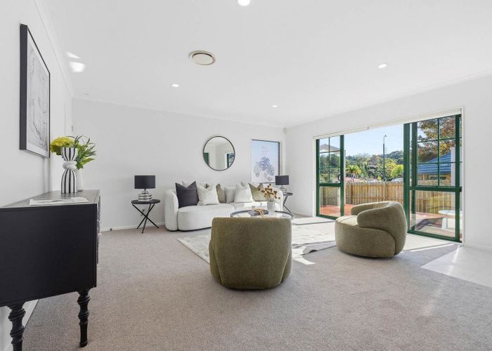  at 2/11 Roanoke Way, Albany, Auckland