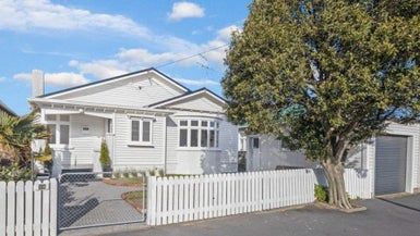  at 52 Puru Crescent, Lyall Bay, Wellington