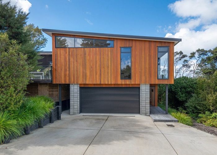  at 17A Chatham Avenue, Paremoremo, Auckland