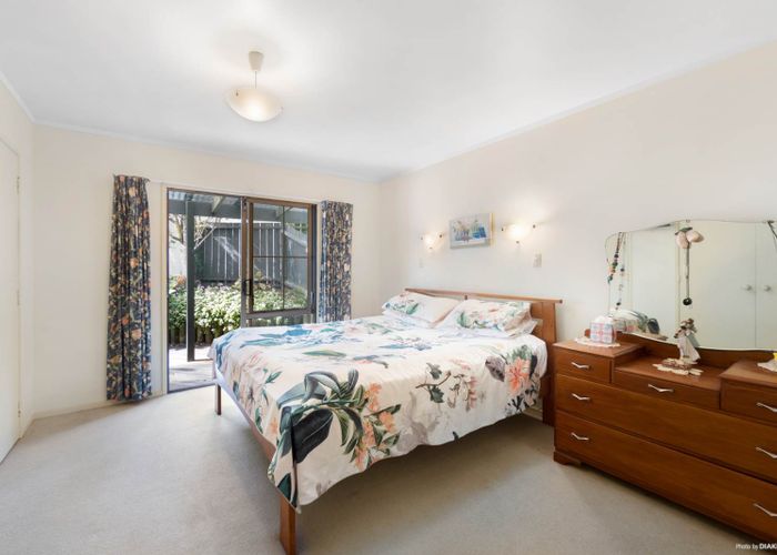  at 54 Holyoake Place, Chatswood, Auckland