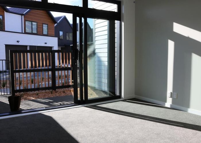  at 9 Glen Evans Crescent, Fairfield, Lower Hutt, Wellington