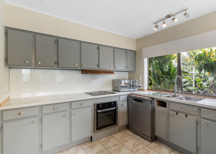  at 3 Ultima Place, Clover Park, Auckland