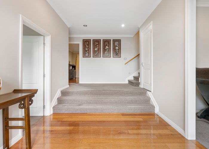 at 33 Borneo Drive, Fairview Heights, Auckland