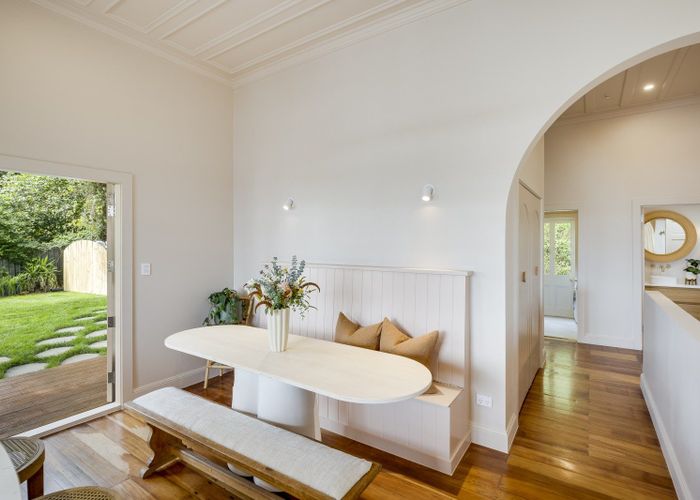  at 5 Denholm Road, Hospital Hill, Napier, Hawke's Bay