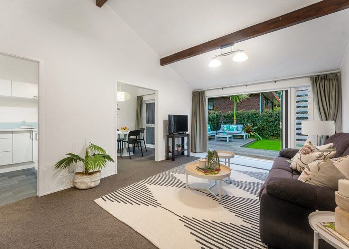  at 2/40 James Evans Drive, Northcote, North Shore City, Auckland