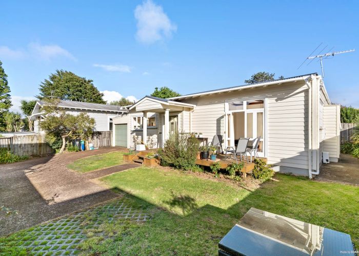  at 10 Quest Terrace, Mount Roskill, Auckland