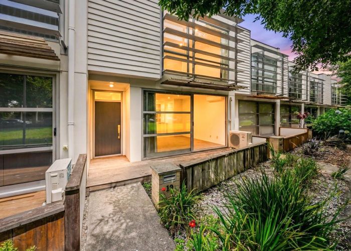  at 18 Kauri Drive, Takanini, Papakura, Auckland