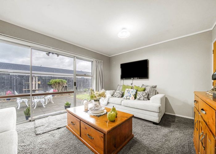  at 2/21 Berwyn Avenue, Takanini, Papakura, Auckland