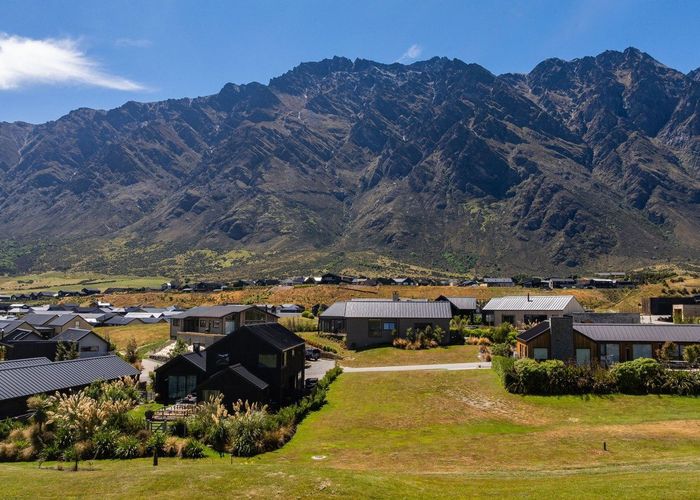  at 33 Cunninghams Drive, Jacks Point, Queenstown-Lakes, Otago