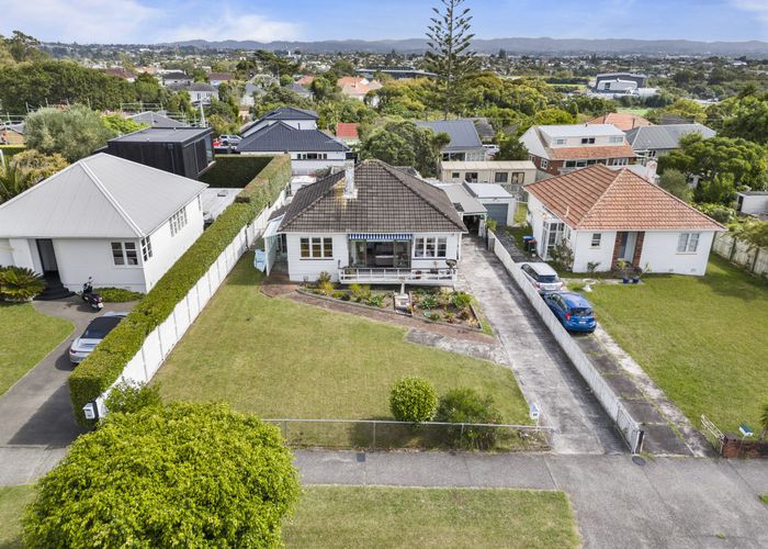  at 80 Garnet Road, Westmere, Auckland