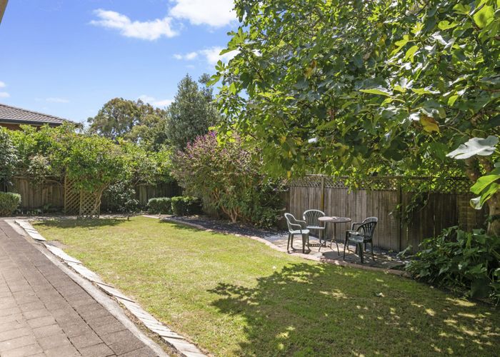 at 20 Amherst Place, Albany, Auckland