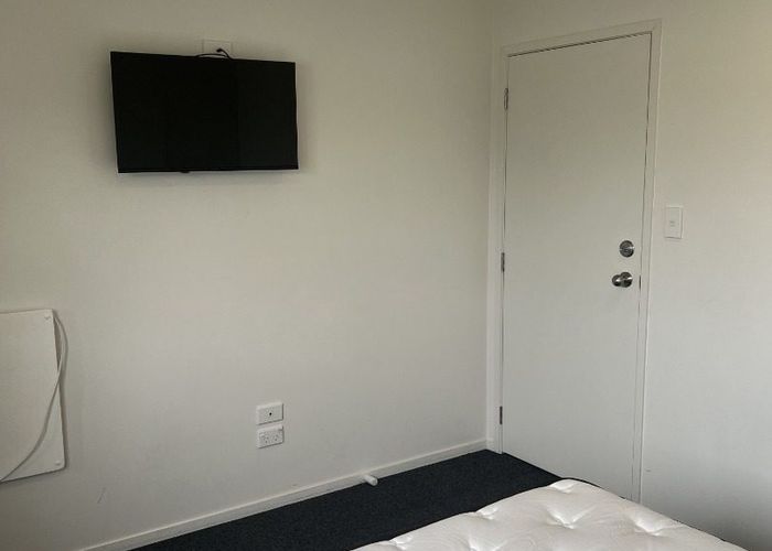 at 2/16 Greensboro Street (Room D), Hillcrest, Hamilton, Waikato