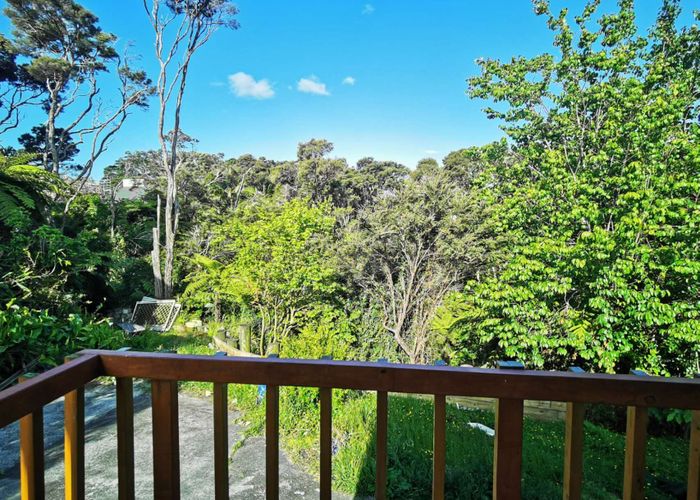  at 38 Easton Park Parade, Glenfield, Auckland