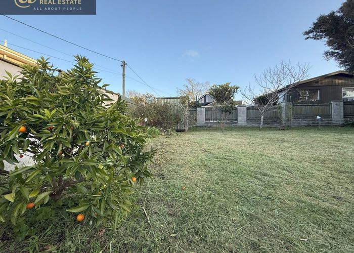  at 14 Riverview Road, New Lynn, Waitakere City, Auckland