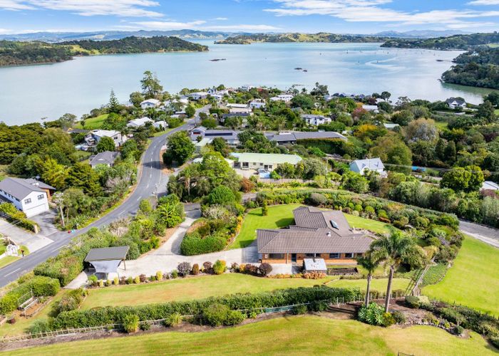 For sale 4 Sunset Parade, Parua Bay, Whangarei, Northland homes.co.nz