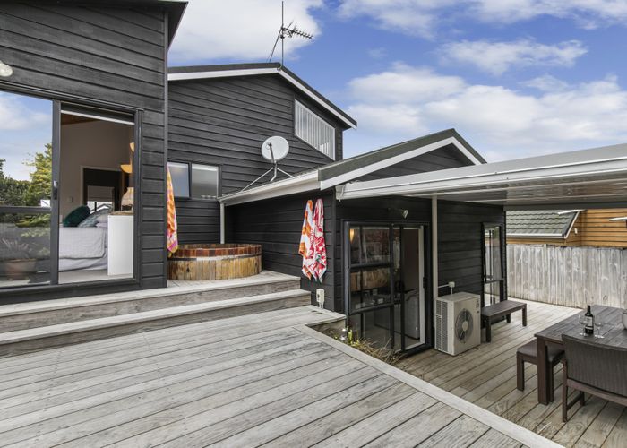  at 1/6 Oystergrove Road, West Harbour, Auckland
