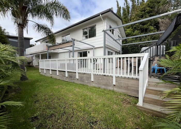 at 8 Paris Place, Birkenhead, North Shore City, Auckland