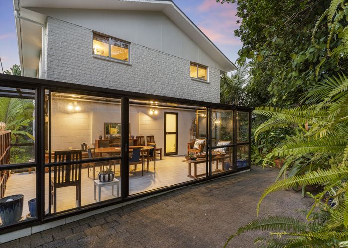  at 10 Lyons Avenue, Murrays Bay, Auckland