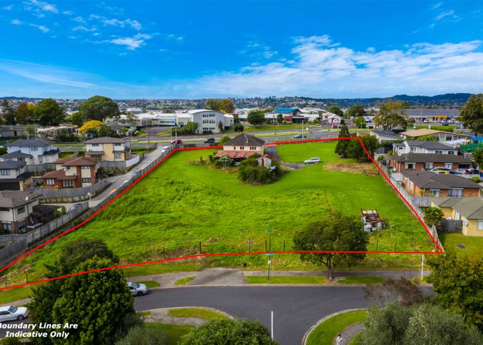  at 121 Sturges Road, Henderson, Auckland
