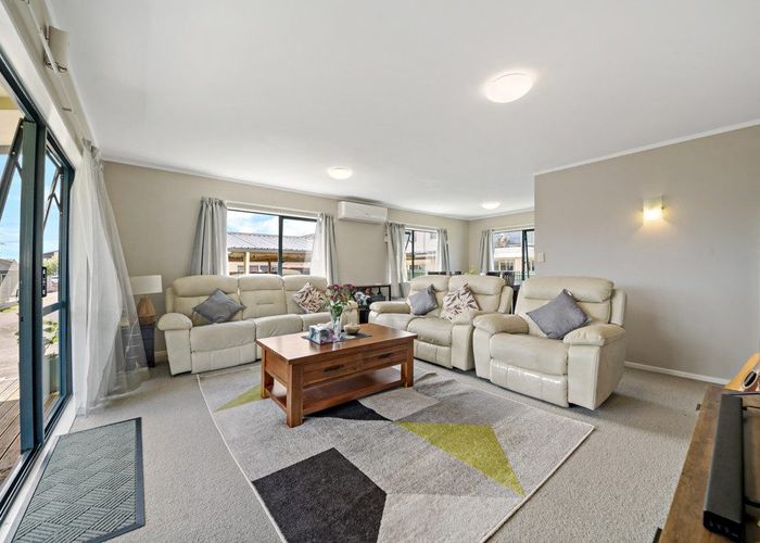  at 32 Busby Street, Blockhouse Bay, Auckland