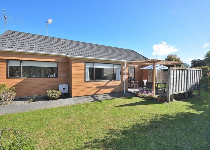  at 1 Oak Bay, Waikanae