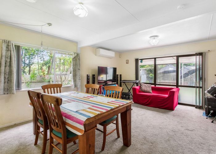  at 2/2 Thorn Place, Papatoetoe, Auckland