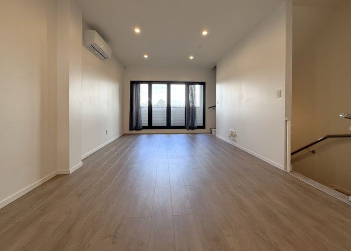  at 2/701 Hillsborough Road, Mount Roskill, Auckland