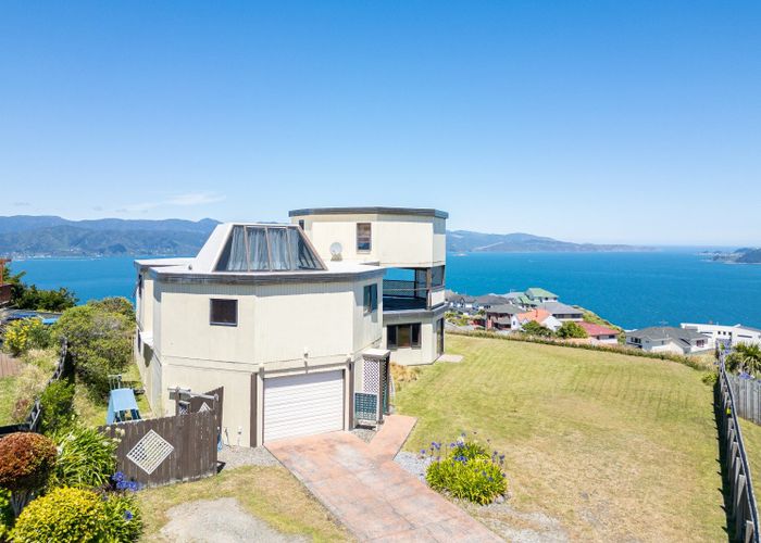  at 20 Sunhaven Drive, Newlands, Wellington